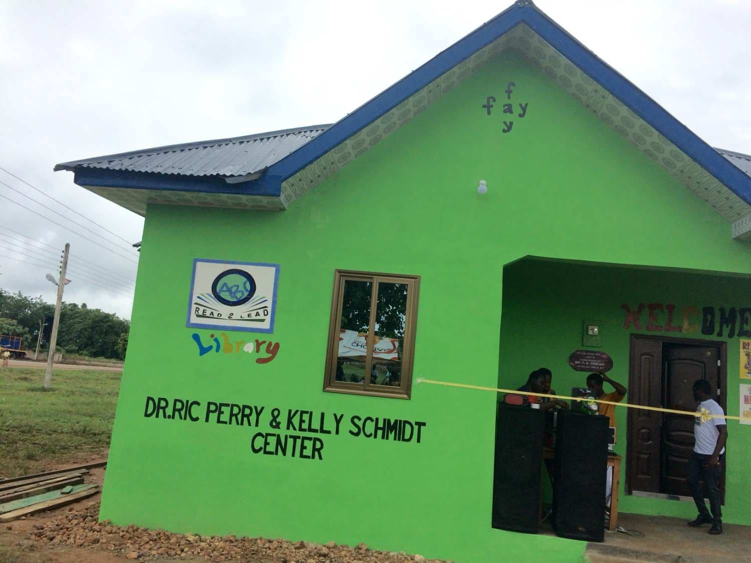Children reading at the Asuodei library